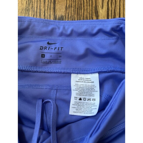 Nike Universa Small High Waisted 7” Biker Shorts Dri-Fit With 3 Pockets Purple - Picture 3 of 8